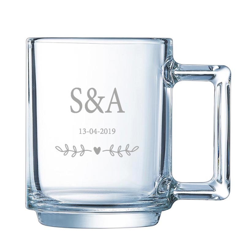Tasse en verre personnalisée avec dessin et prénom gravés