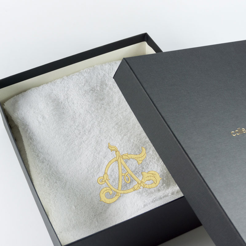 Cadeaux personnalisés: Cadeaux brodés: Serviettes brodées à monogramme