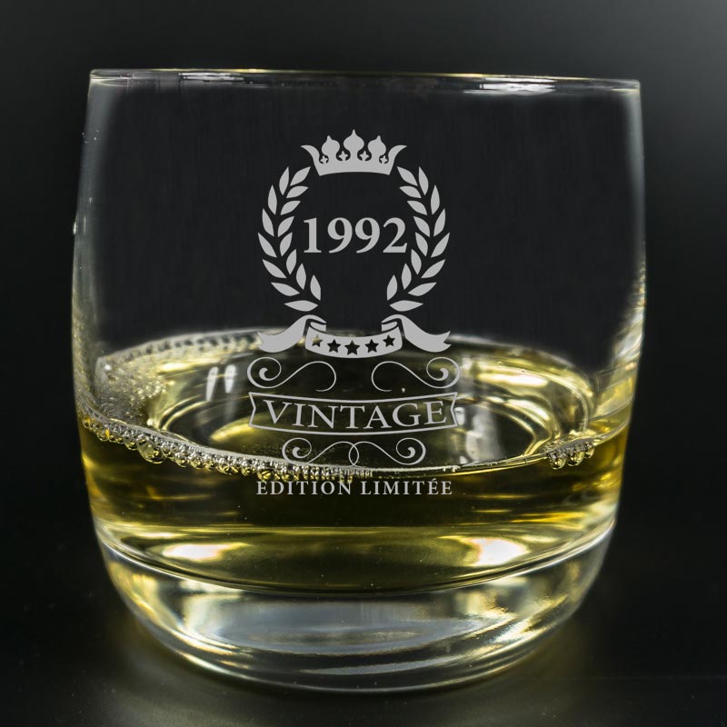 Cadeaux personnalisés: Art de la table personnalisé: Verre à whisky gravé '30 ans' édition limitée