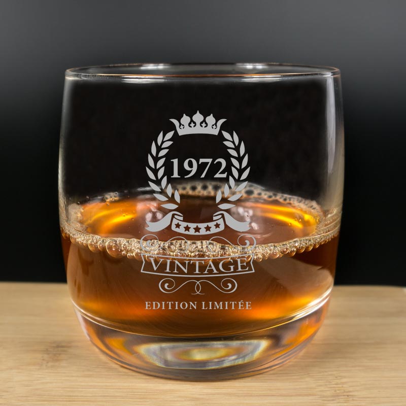 Cadeaux personnalisés: Art de la table personnalisé: Verre à whisky gravé '50 ans' édition limitée