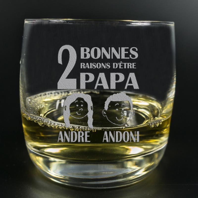 Cadeaux personnalisés: Art de la table personnalisé: Verre à whisky gravé Raisons d'être papa