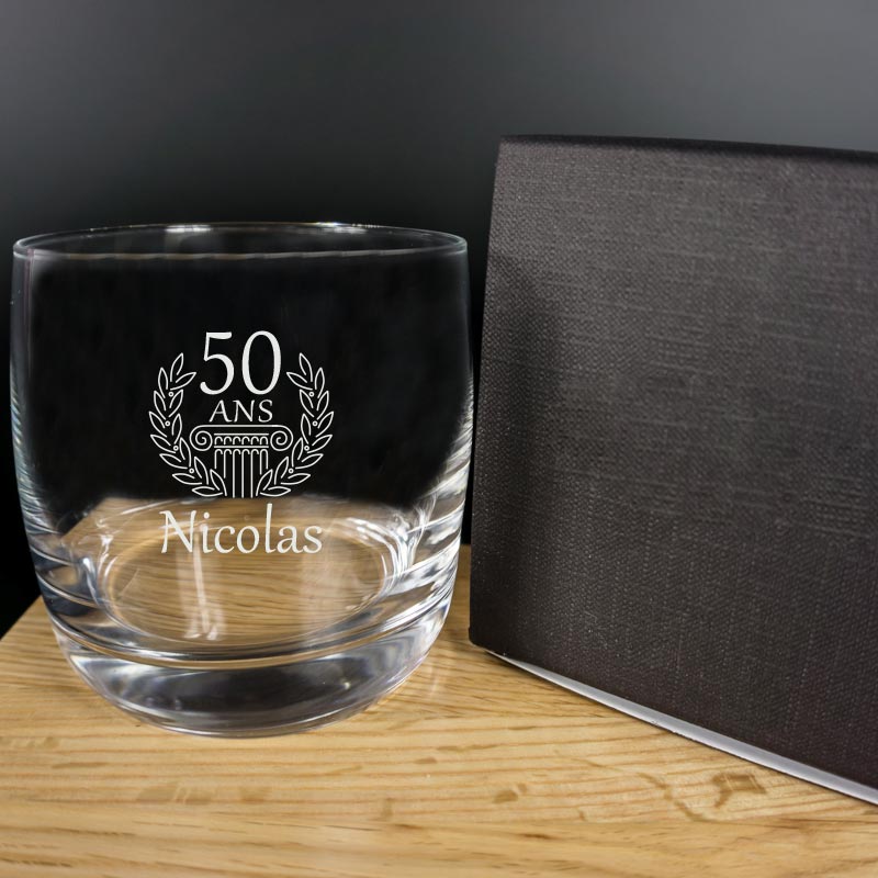 Cadeaux personnalisés: Art de la table personnalisé: Verre à whisky personnalisé gravé pour les anniversaires