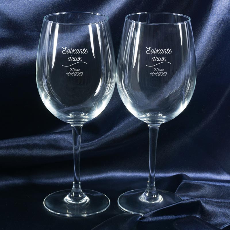 Cadeaux personnalisés: Art de la table personnalisé: Verres à vin d'anniversaire gravés