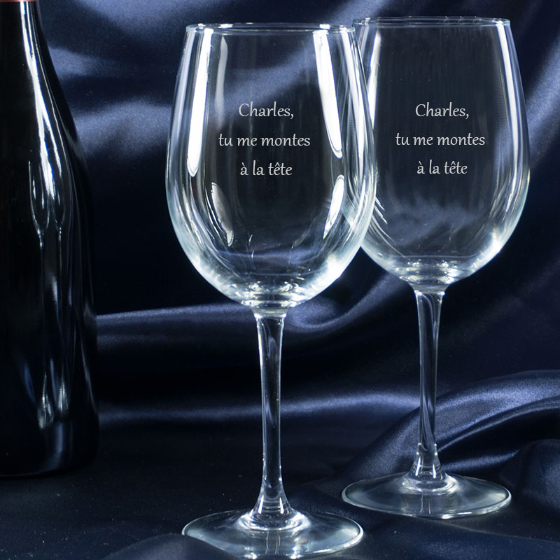 Cadeaux personnalisés: Art de la table personnalisé: Verres à vin personnalisés gravés avec message