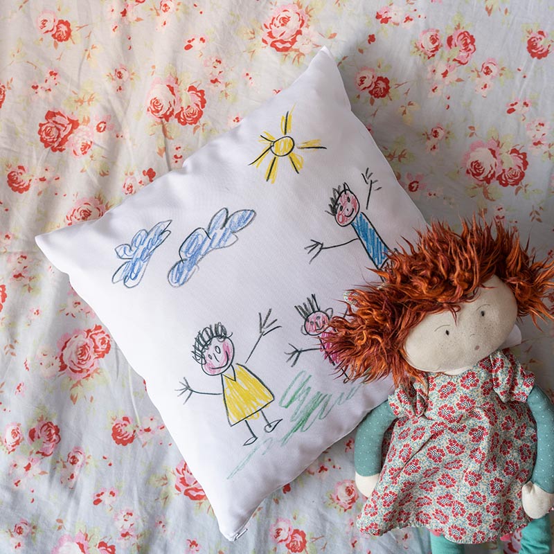 Cadeaux personnalisés: Décoration: Coussin carré avec le dessin de votre enfant